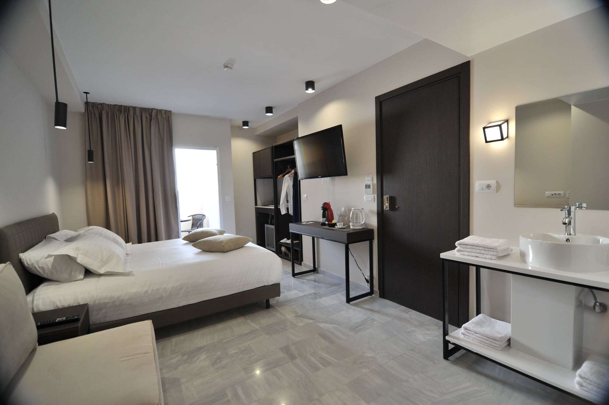 บี4บี เอเธนส์ 365 Hotel ภายนอก รูปภาพ